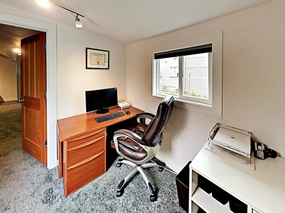 3528 SW 98th Street Home by RedAwning