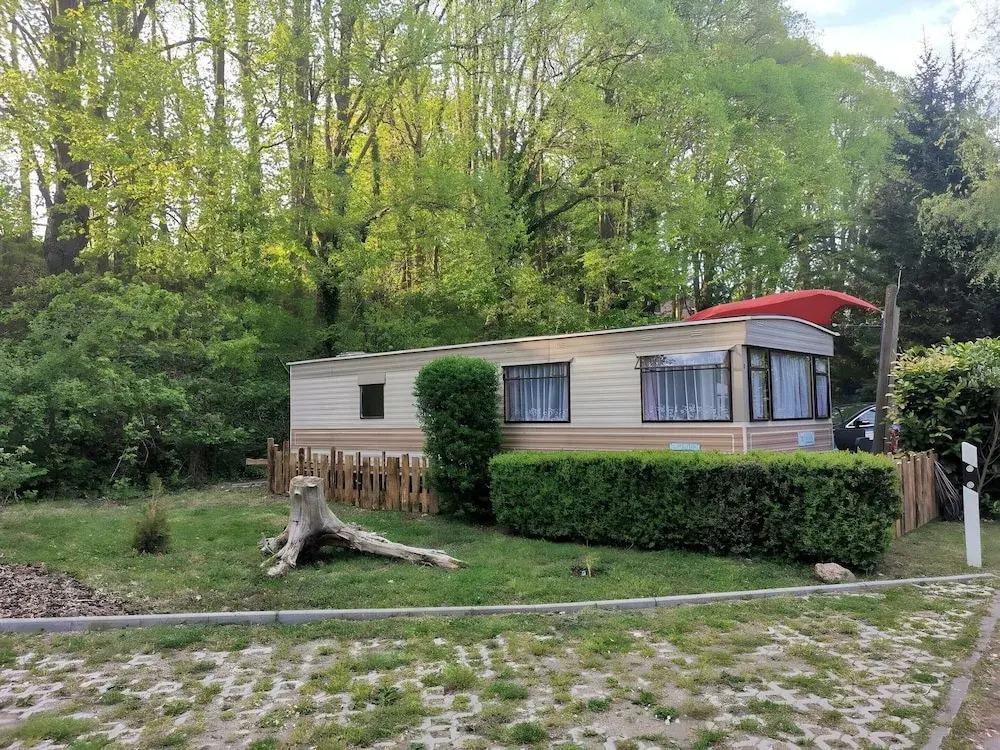 Lakeside Living With Garden