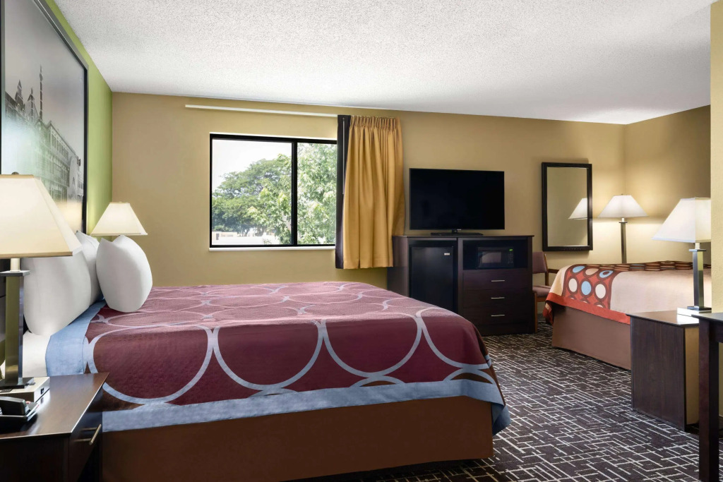 Super 8 by Wyndham Dyersville