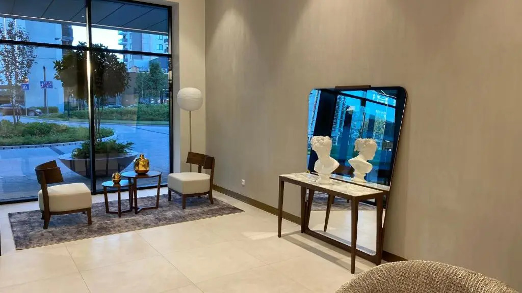 Stunning 1bdr serviced apartment with pool&gym,