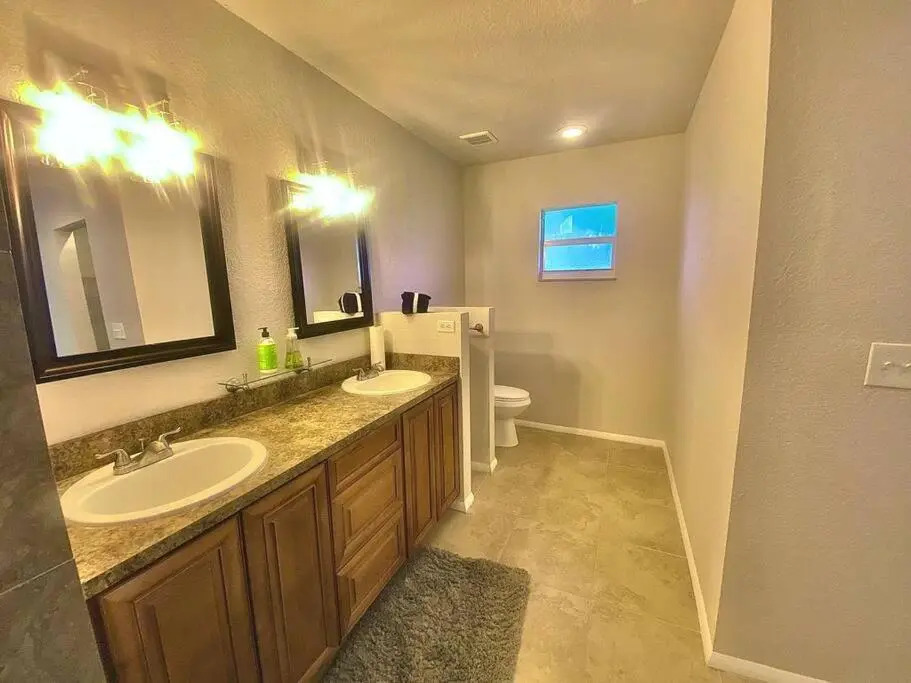 XL Fully Loaded 4Br 3BA Close to Beach & Downtown
