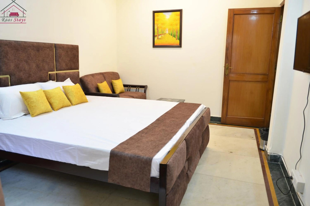 Furnished 2BHK Independent Apartment 8 in Greater Kailash - 1 with 2 Balconies