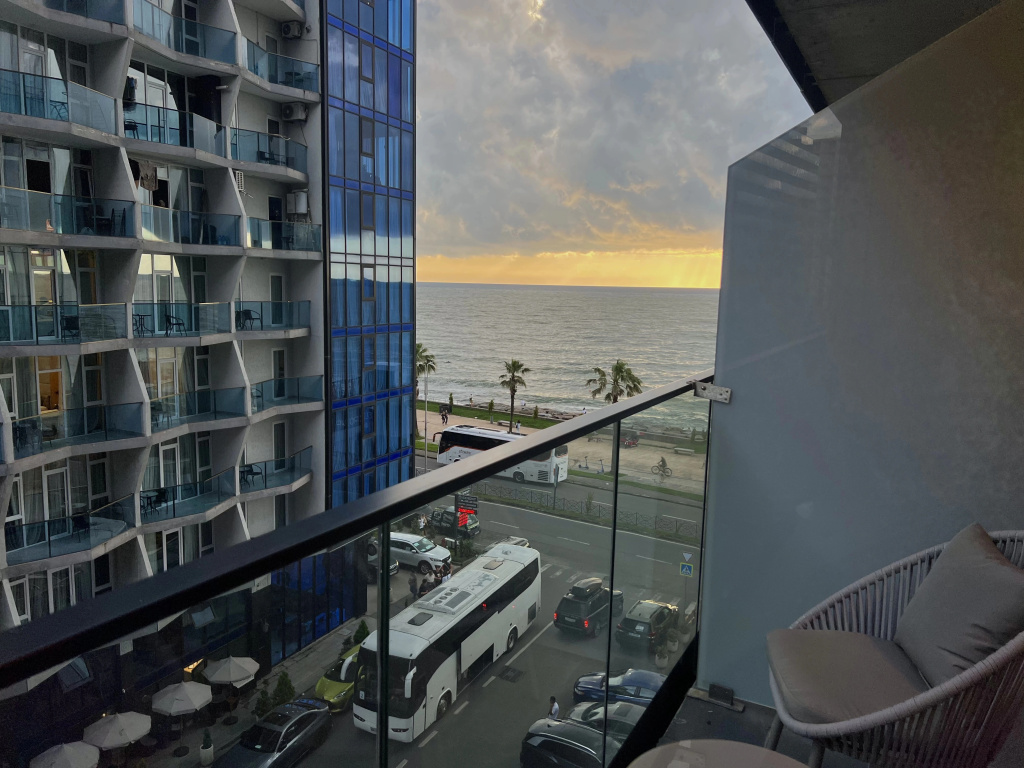 Апартаменты Premium 1st line, free rooftop pool and sea view