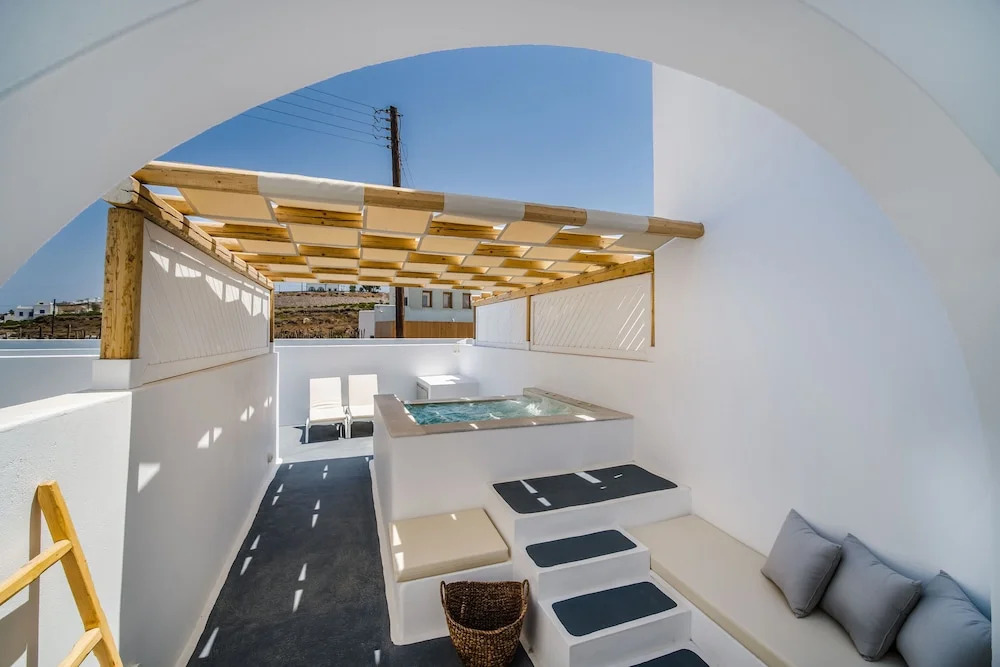 Symphony Suites Santorini