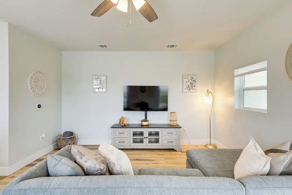 Steps to TCU Campus: Modern Fort Worth Apt