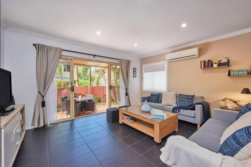 Whale House 8 - 6 Electra Close