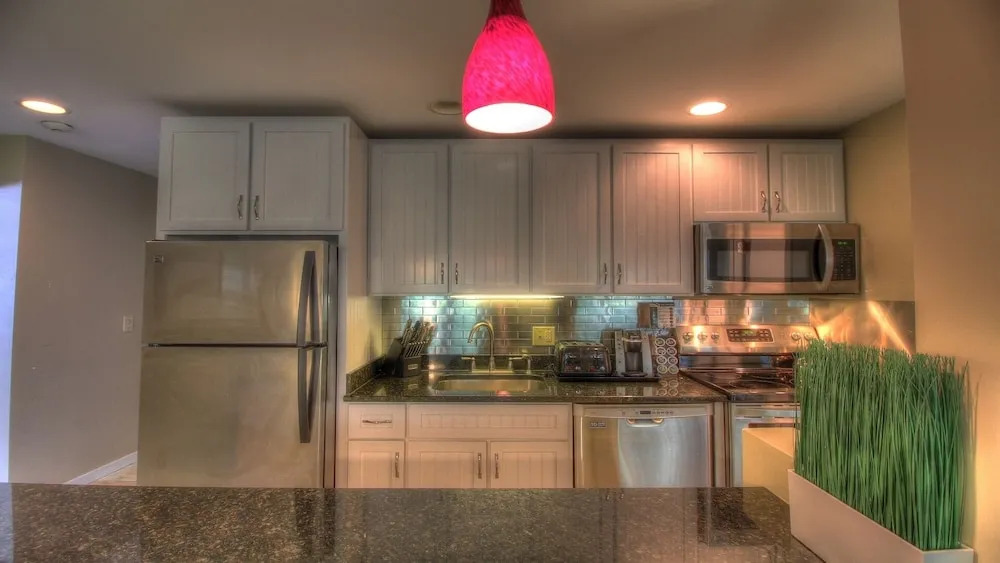 Kcis 342 - Renovated Two Room Condo Suite, Close To Mountain!