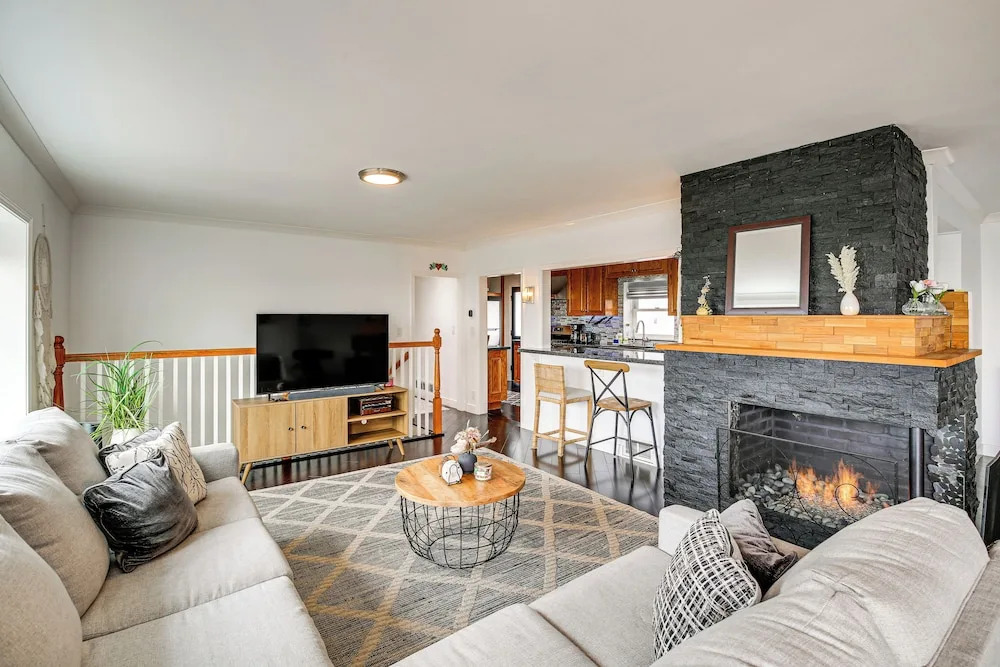 Convenient Whittier Retreat: Furnished Deck, Views