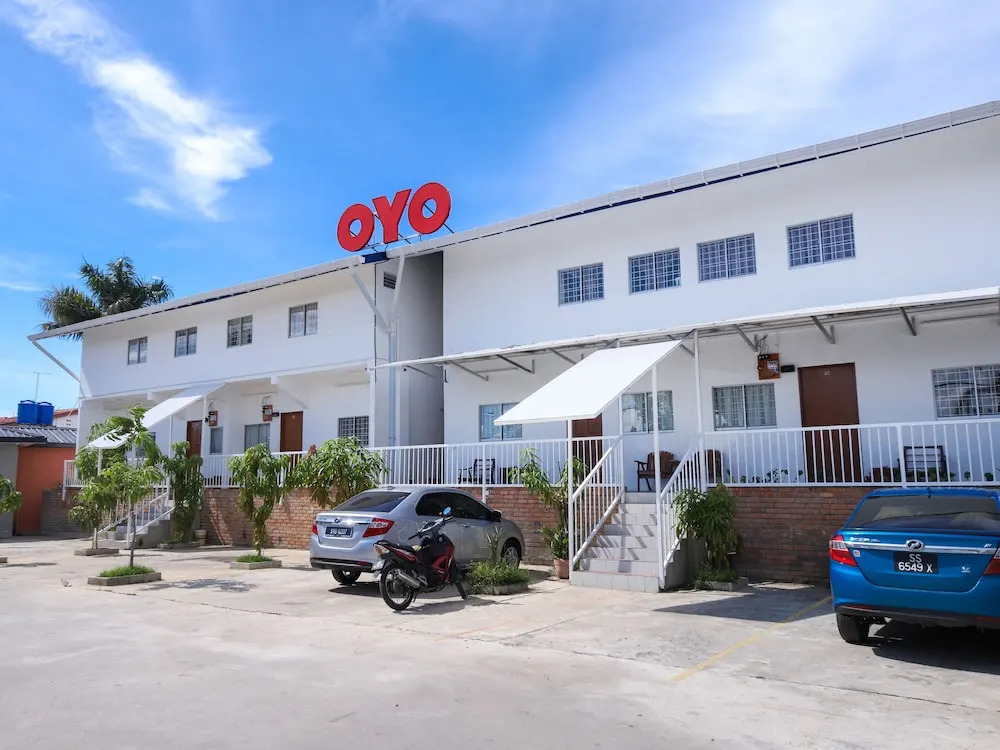 Weng Bee Guest House by OYO Rooms