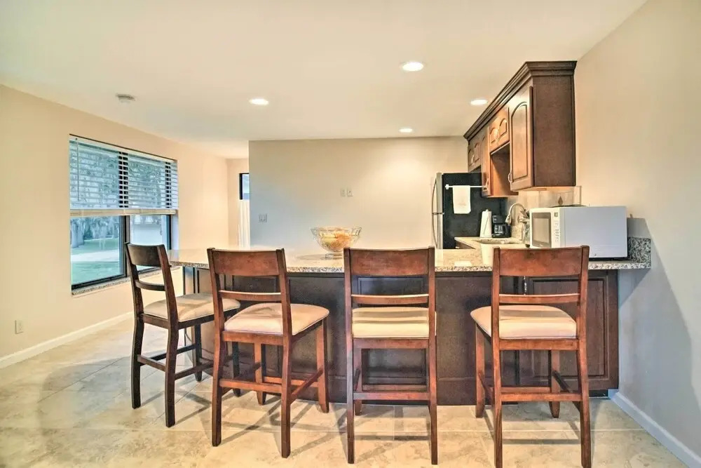 On-site Pond: Sleek Largo Studio < 7 Mi to Beach!