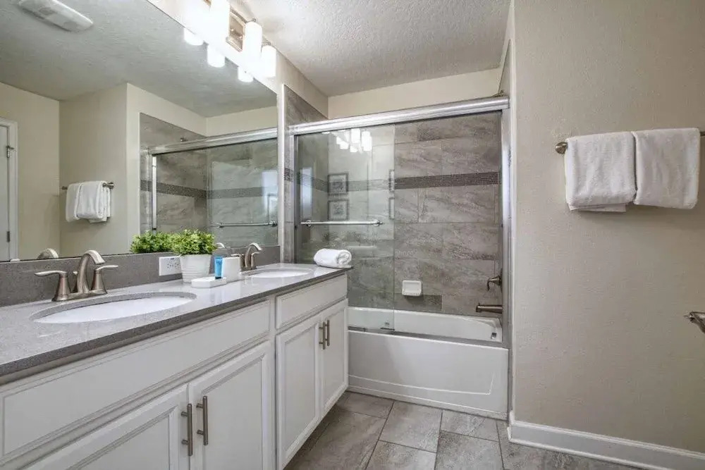 Modern Decor, Waterview W/splashpool, Bbq-1636str 4 Bedroom Townhouse by RedAwning