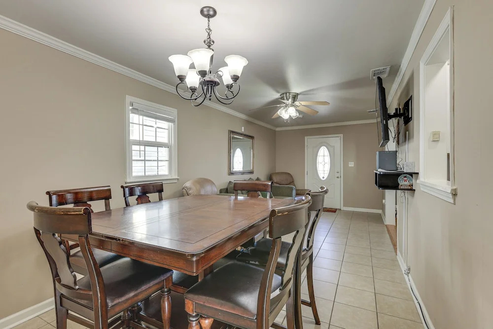 2 Mi to Downtown Savannah: Historic Home