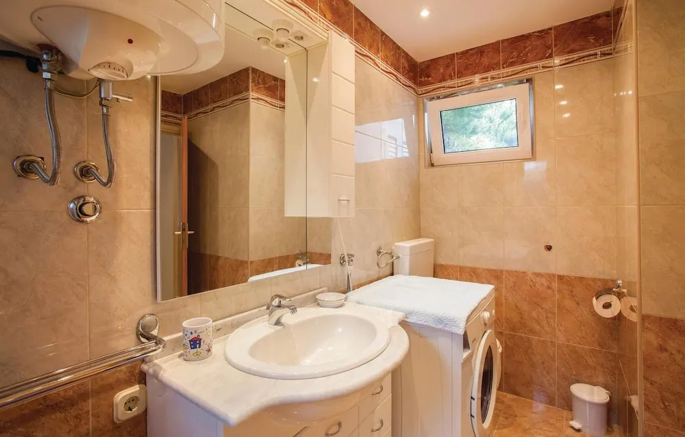 3 Bedroom Pet Friendly Home In Omisalj