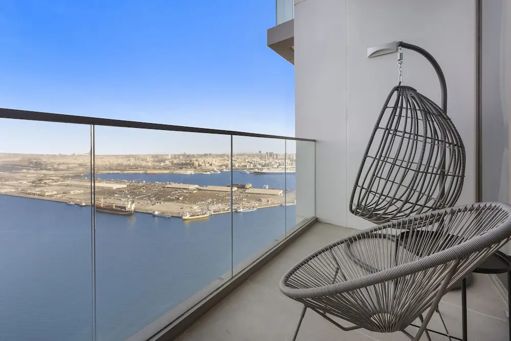 WelHome - Seaside Serenity: Spacious 1 BR in Maritime City