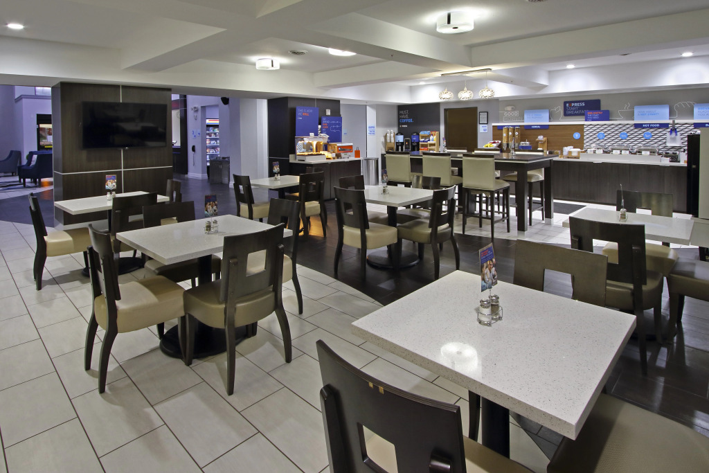 Holiday Inn Express and Suites Houston North - IAH Area by IHG