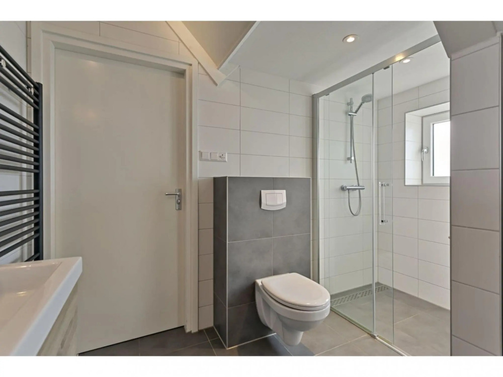 Beautiful villa 2 minutes from the beach with a spacious garden and veranda