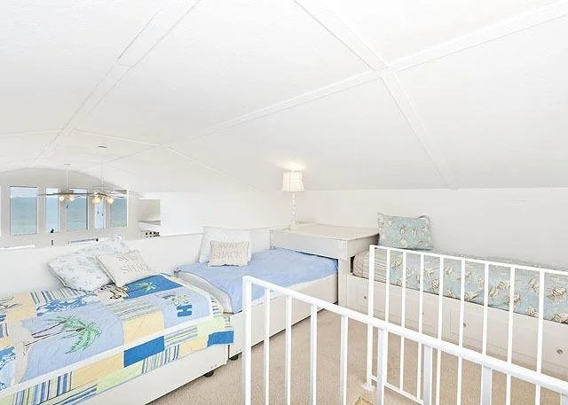 Blue Ocean Breeze 5 Br home by RedAwning