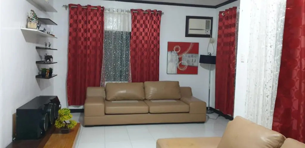 Fully furnished, peaceful and lovely home that is located 2 minutes from the heart of the city.