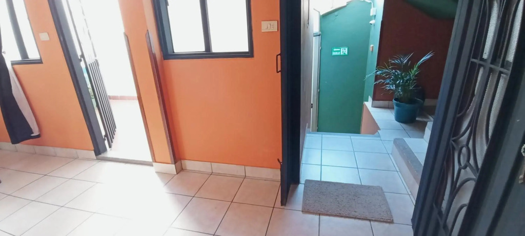 Espectacular y muy bien localizado apartamento en el corazón de San Gil, junto a agencias de turismo, restaurantes, Gallineral, transporte, supermercado, panaderia, parking I 3