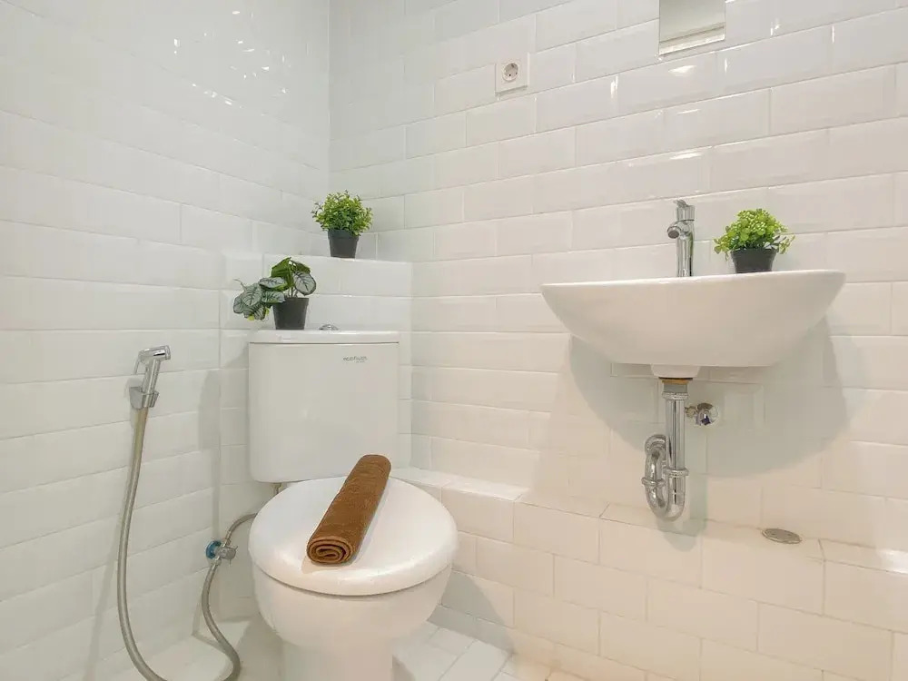 Simple And Modern Studio At Apartment Kingland Avenue