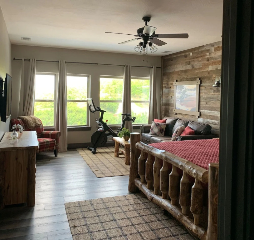 Lakefront Haven - 10 Br Home