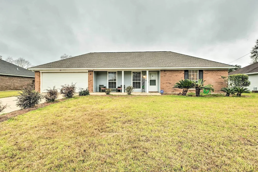 Ocean Springs Home w/ Sunroom ~ 5 Mi to Beach
