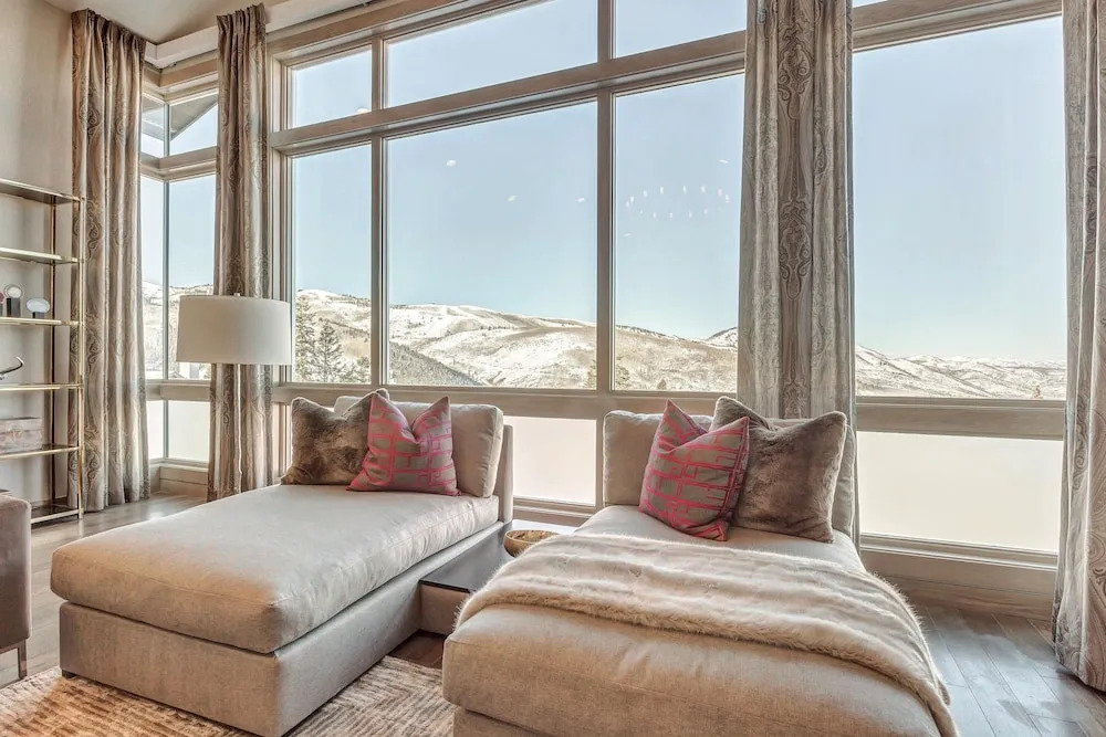 Gorgeous Five Bedroom Penthouse in the Heart of Park City 5 Apartment Hotel by RedAwning