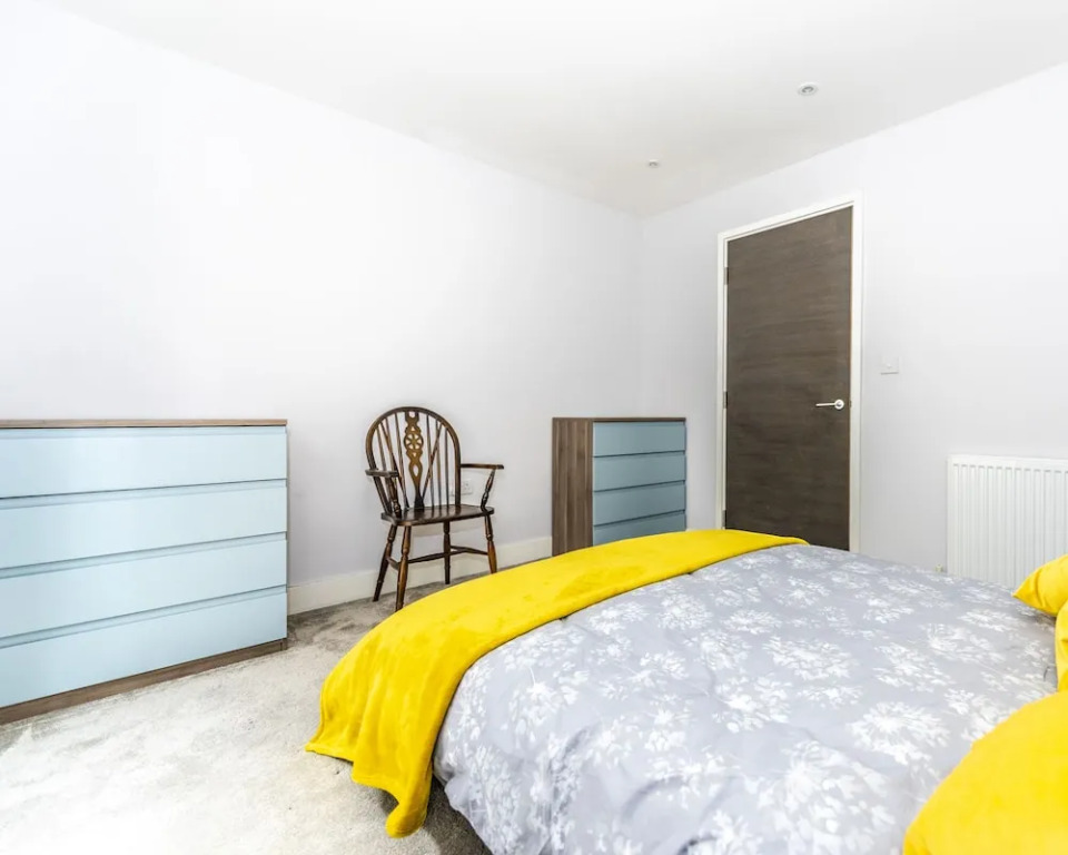 Luxury Bedford Riverside Apartment