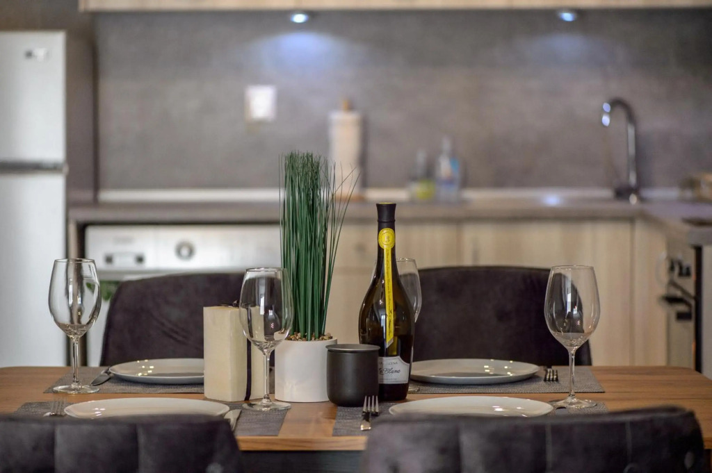 Luxury 2-bedroom apartment by Studenets Center