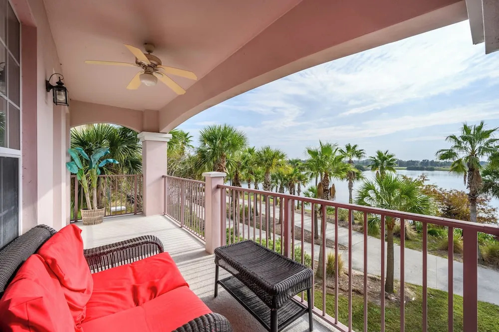Epic Universe Premium Lake View Condo, Vista Cay - 1002