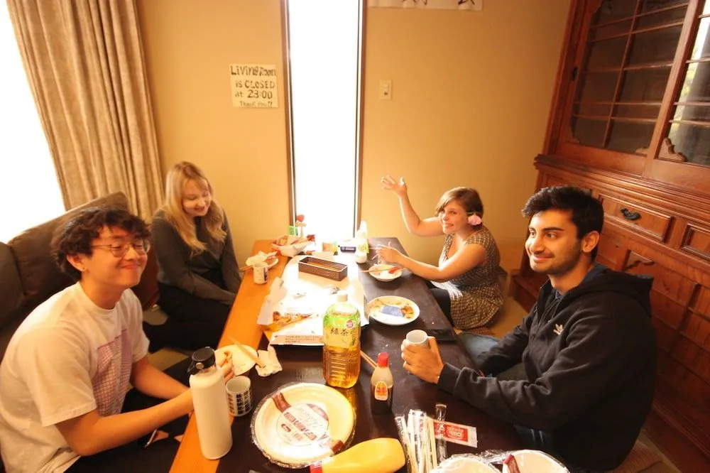 GUESTHOUSE HAKOZAKI GARDEN - Hostel