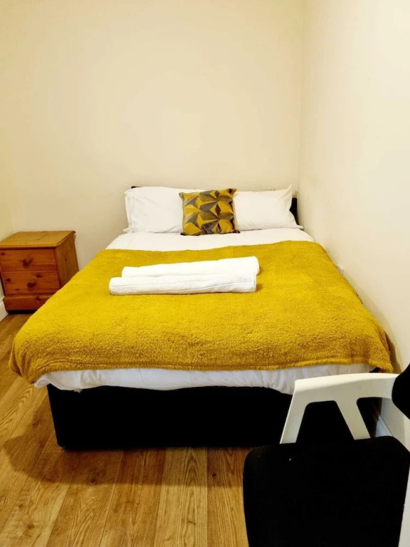 Lovely 5-bed House in Romford, Greater London