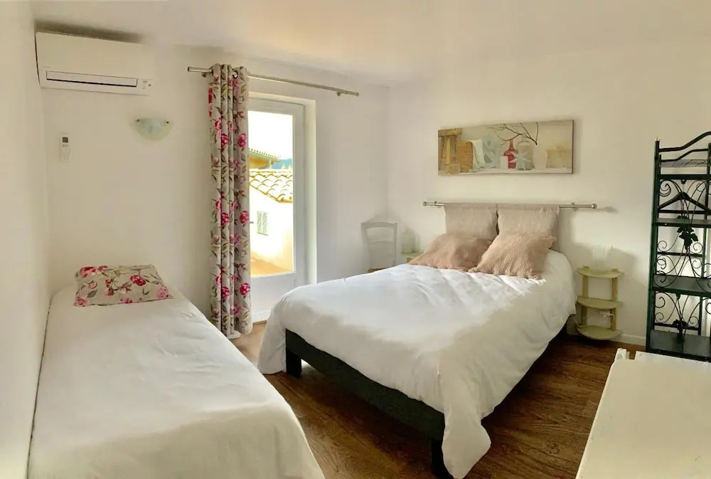Logis Hotel Restaurant L Auberge Cigaloise