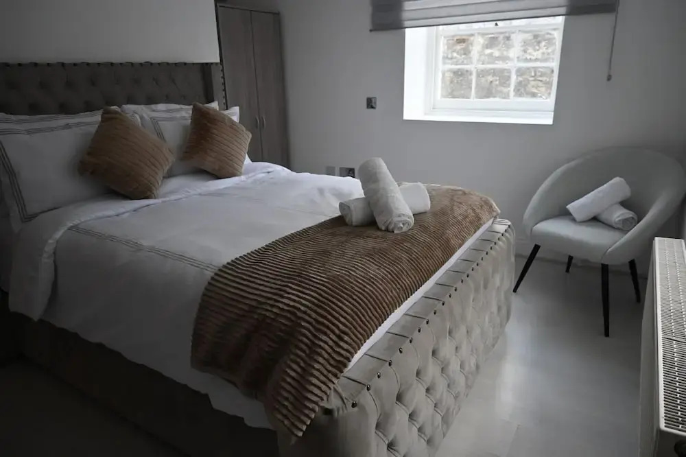2bed Apartment-free Parking, Pets, Garden, Central