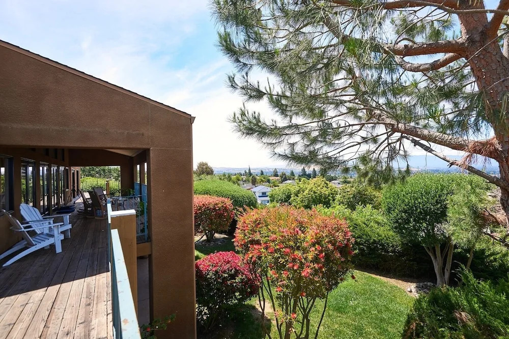 Scenic Bay View Sublime In East San Jose! 2 Bedroom Home