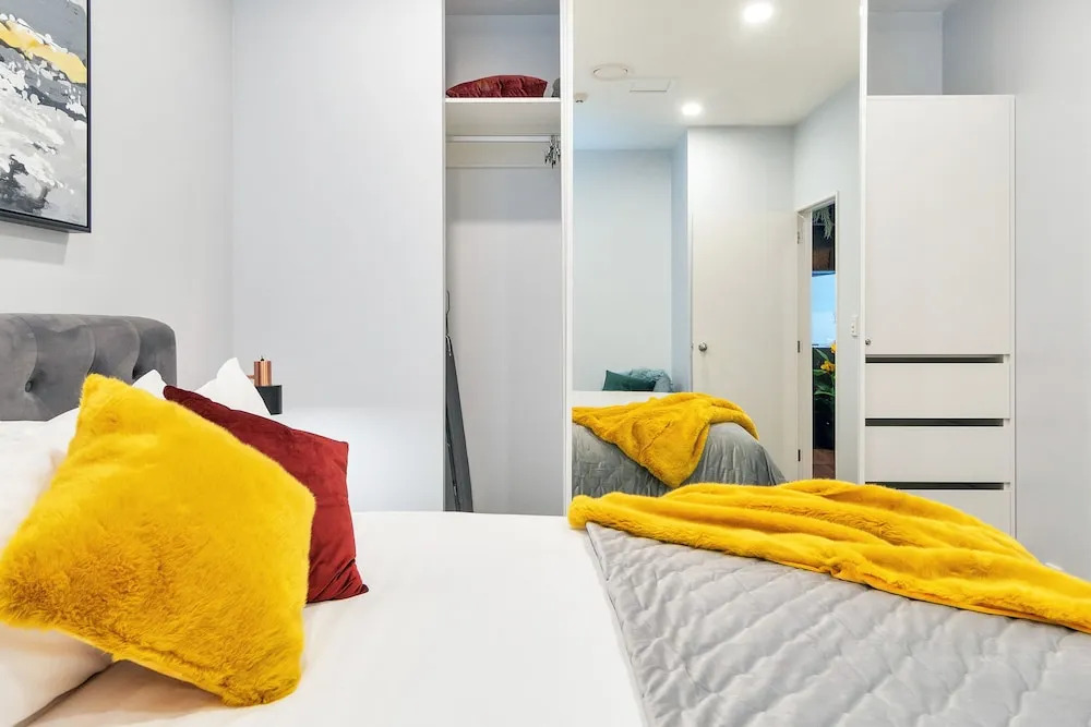 Chic & Stylish Apartment with Parking