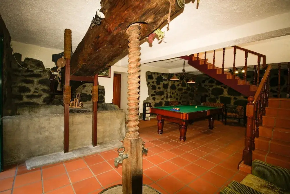 Gouveia Cottage by Analodges