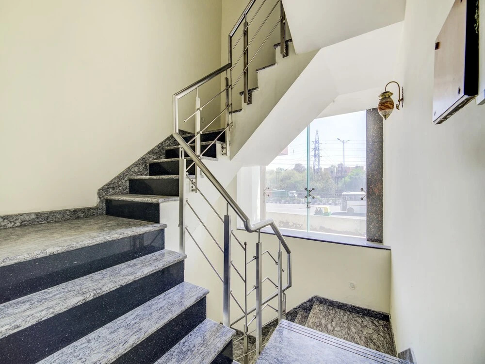 OYO 9553 Hotel Kings Plaza