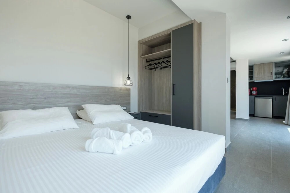 Sky-High Central Penthouse - 02