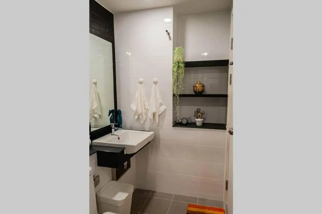 1BR Mountain/Pool View at Central festival mall.