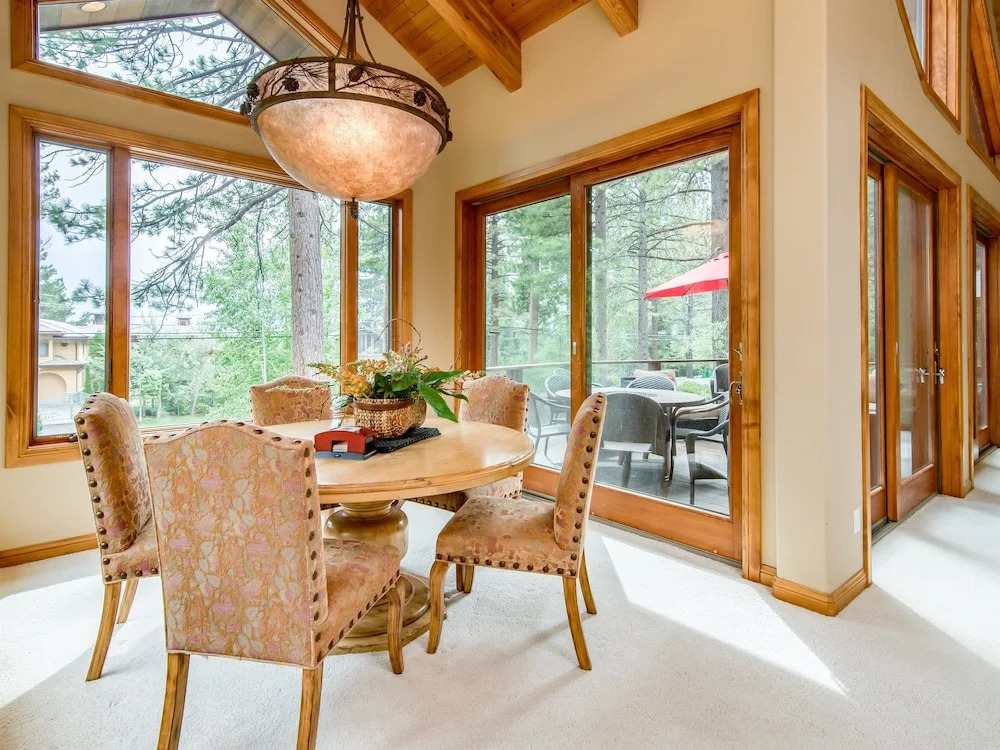 Lakeshore Townhouse 936