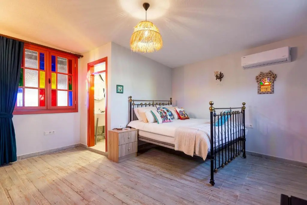 Anda Beach Bistro & Rooms