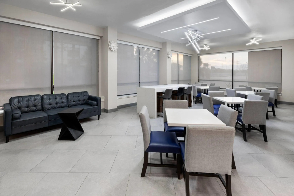 La Quinta by Wyndham Houston Stafford Sugarland
