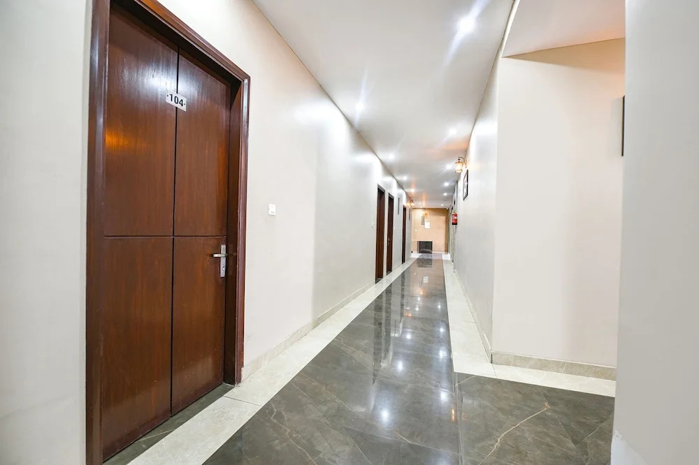 Fabhotel Moon Lite