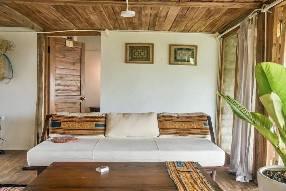 Toce House Tả van
