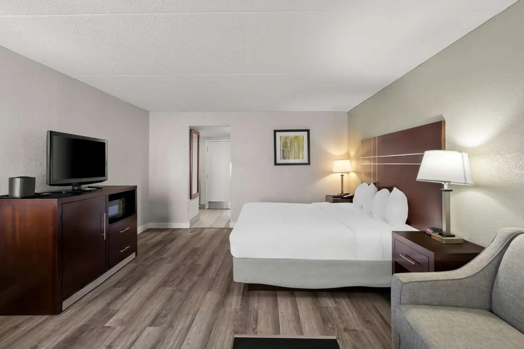Best Western Luxbury Inn Fort Wayne
