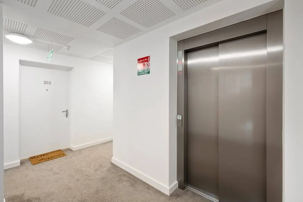 Modern 1bed W/balcony in Bromley, 7mins to Tube