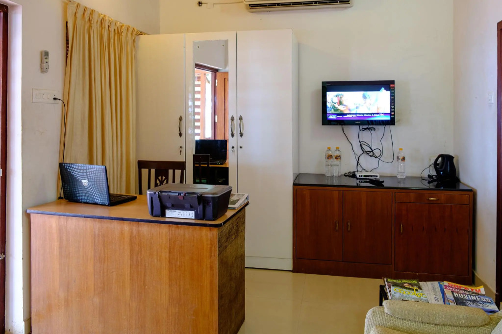 Saro Lake County Hotel