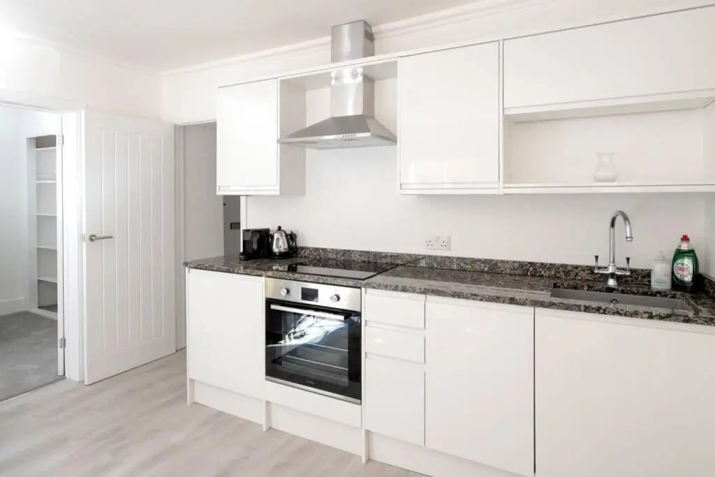 2 Bed City Centre Apartment 1 min from Bath Abbey
