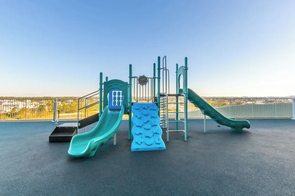 Turquoise Place C2205